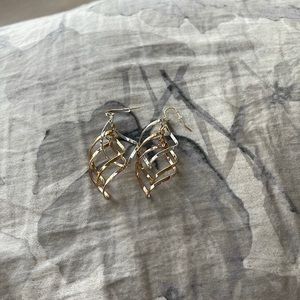 Spiraled dangly earrings
